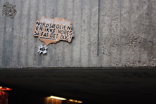 Theme: ★ Easy Living ★ Nordsøolien er ikke vores... Så FAT DET DOG! (The North Sea Oil Isnt Ours... Did You Get It!) by DoggieDoe - The Dark Roses - Nørrebro, Copenhagen, Denmark September 2012